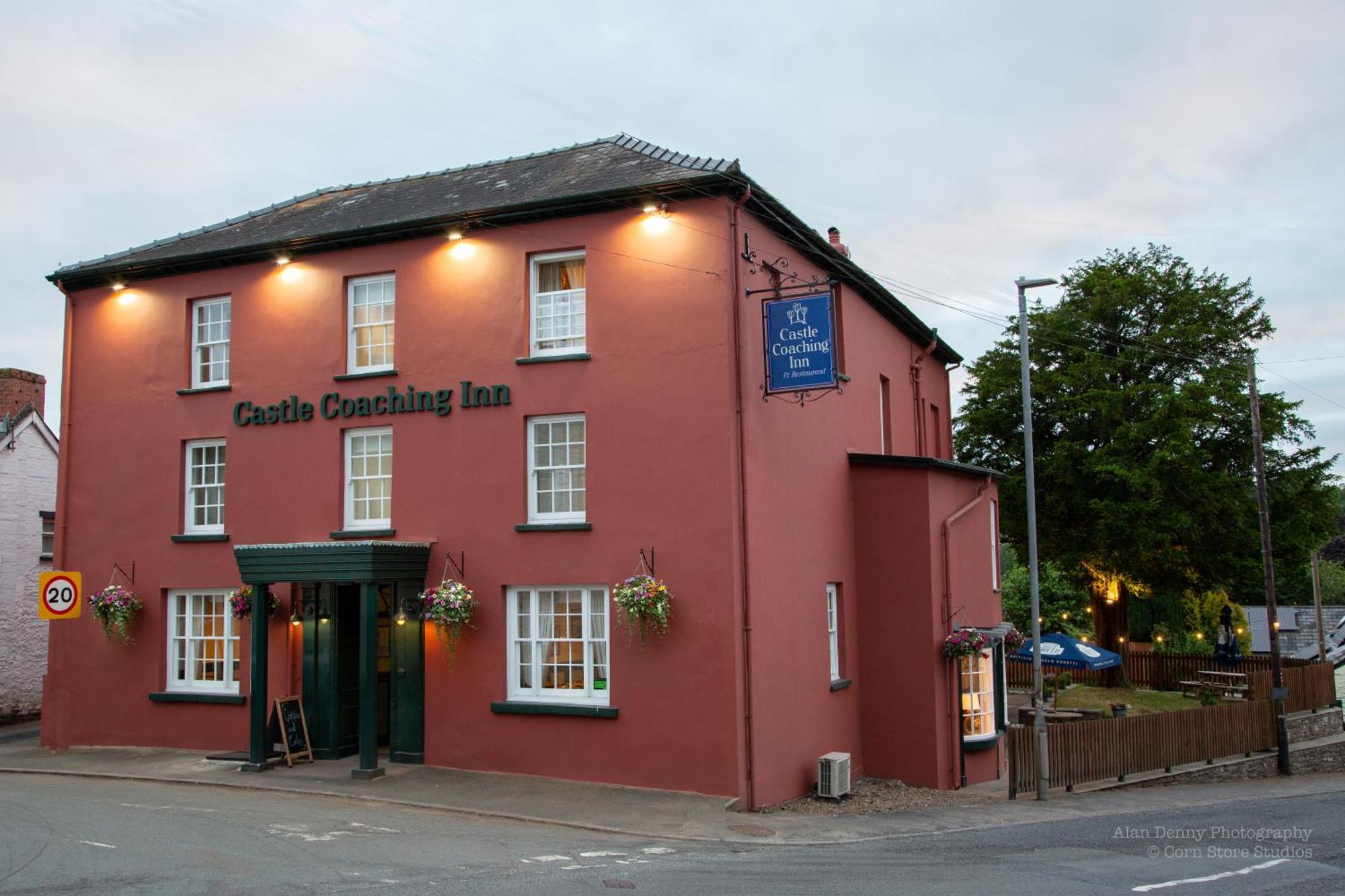 The Castle Coaching Inn Trecastle Bagian luar foto