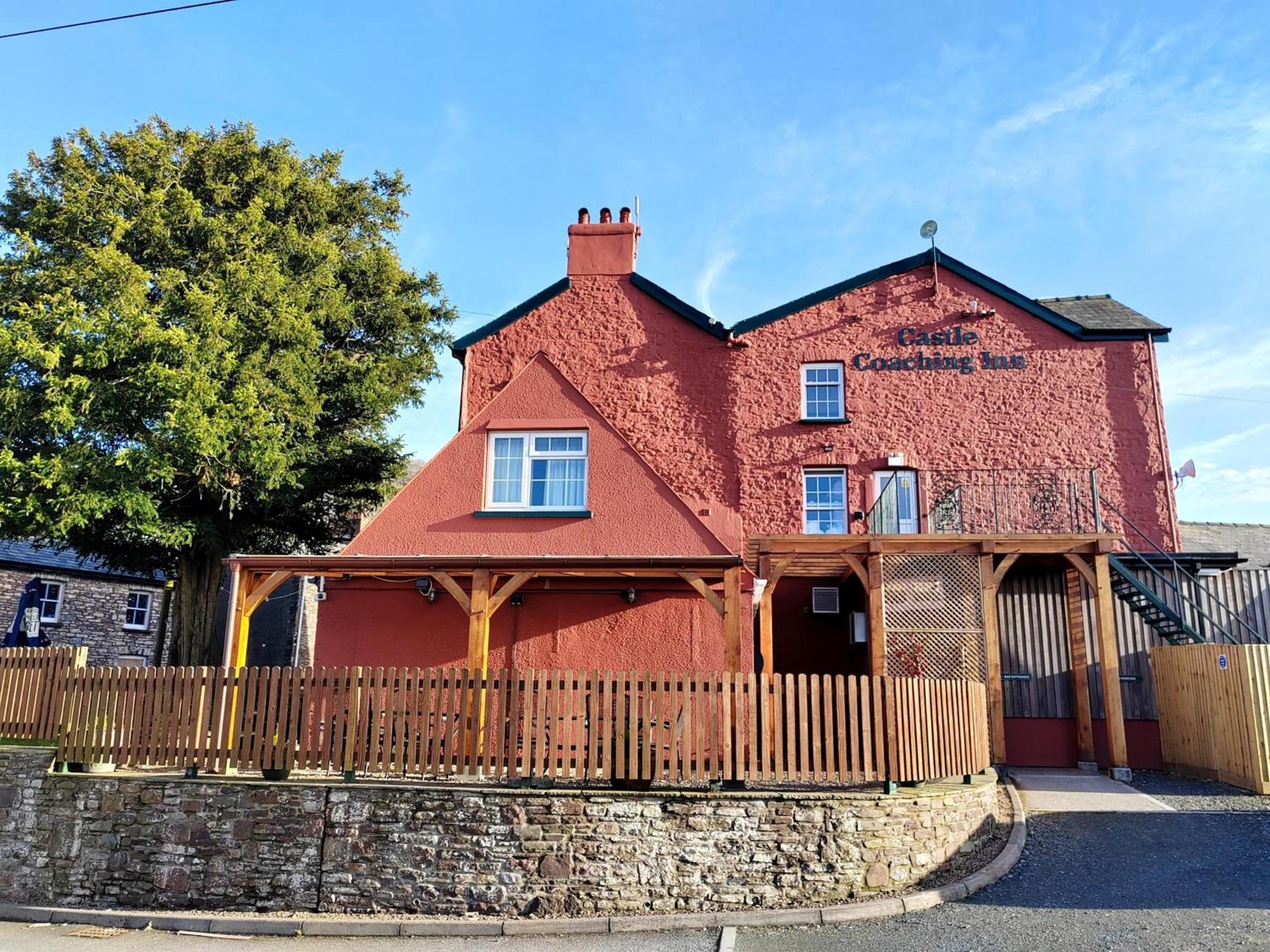 The Castle Coaching Inn Trecastle Bagian luar foto